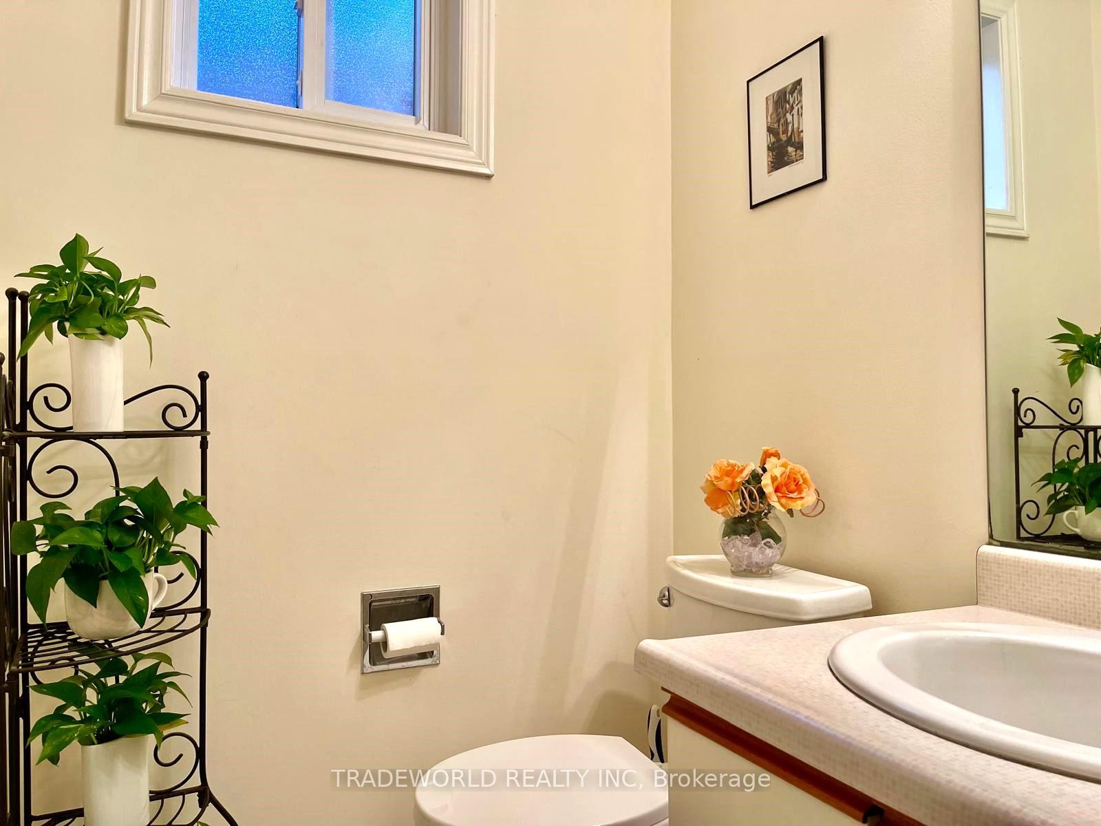 Photo 8 of 292 Green Lane, Markham, Thornhill — HOMEH