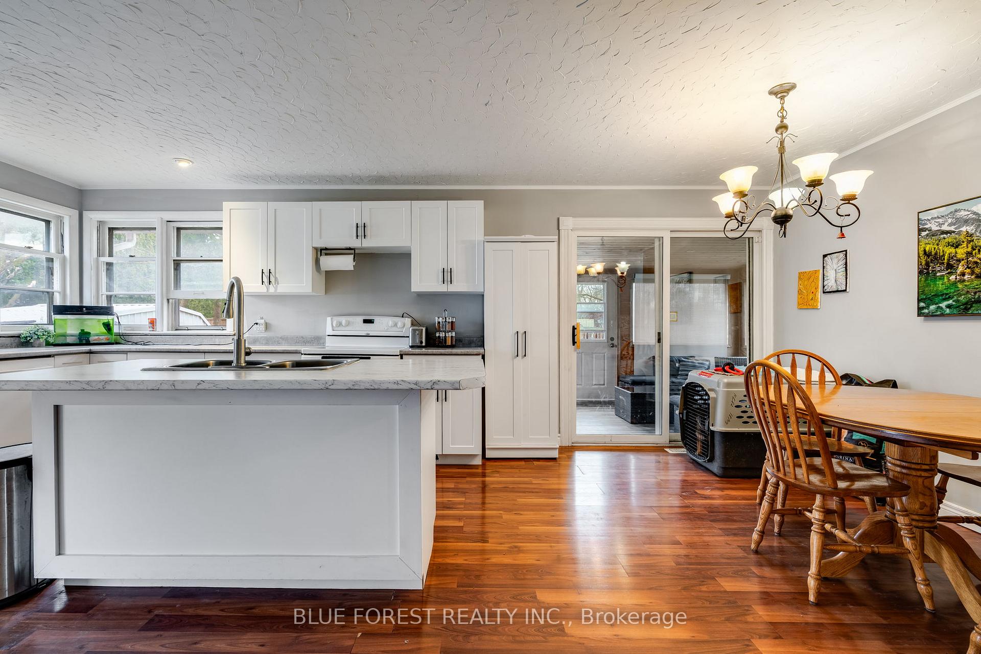 Photo 8 of 39 John Street, Chatham-Kent, Chatham — HOMEH