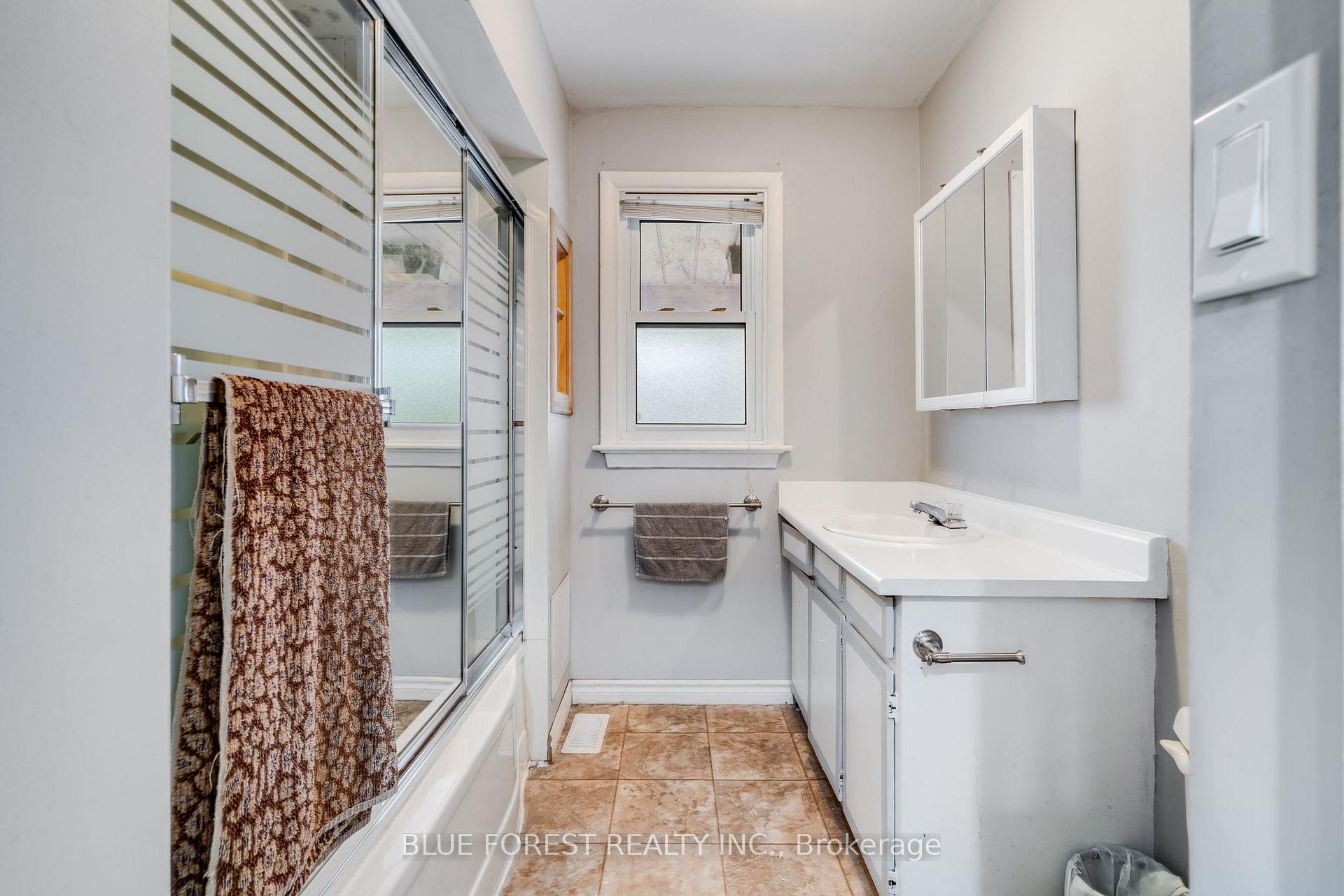 Photo 21 of 39 John Street, Chatham-Kent, Chatham — HOMEH