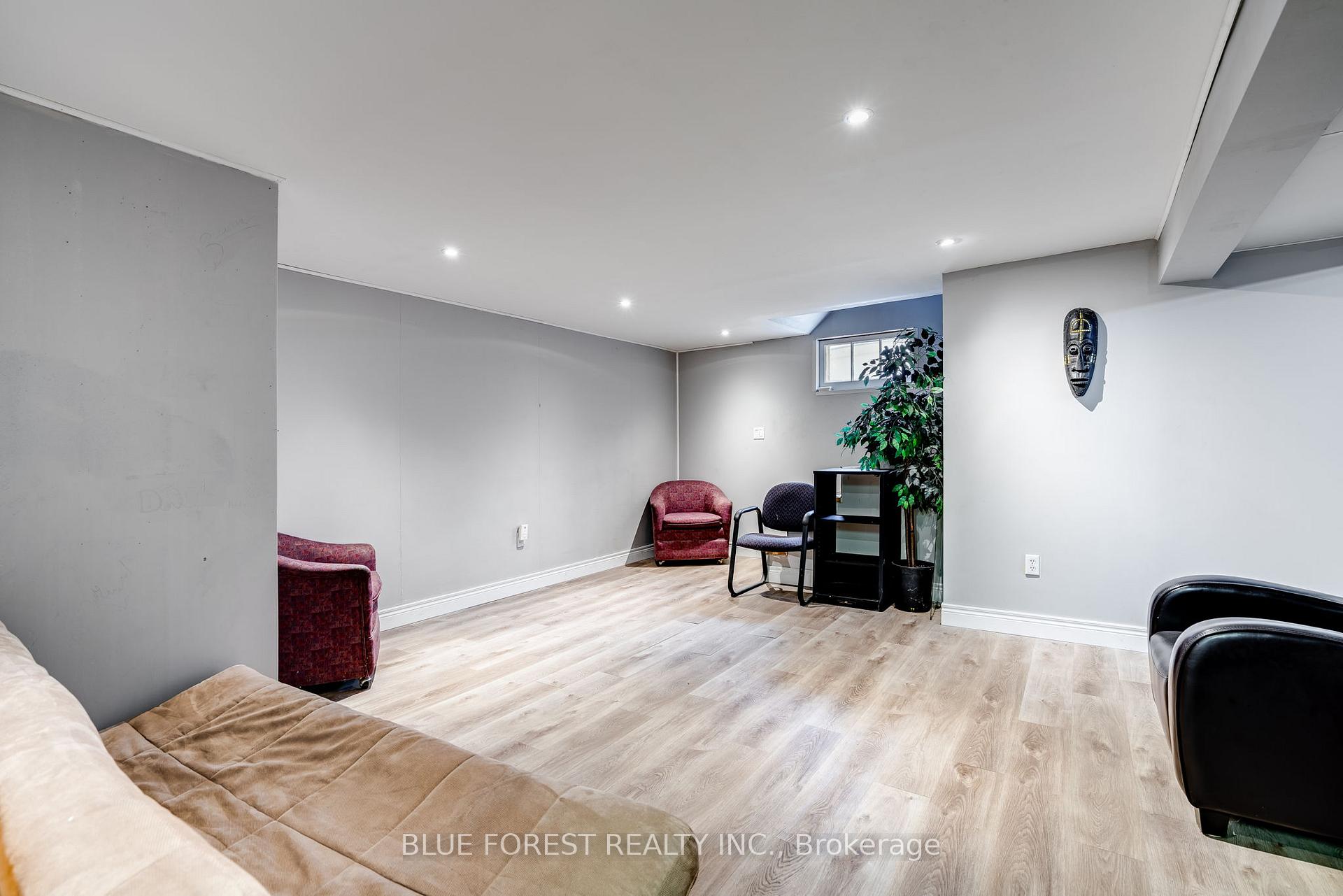 Photo 24 of 39 John Street, Chatham-Kent, Chatham — HOMEH