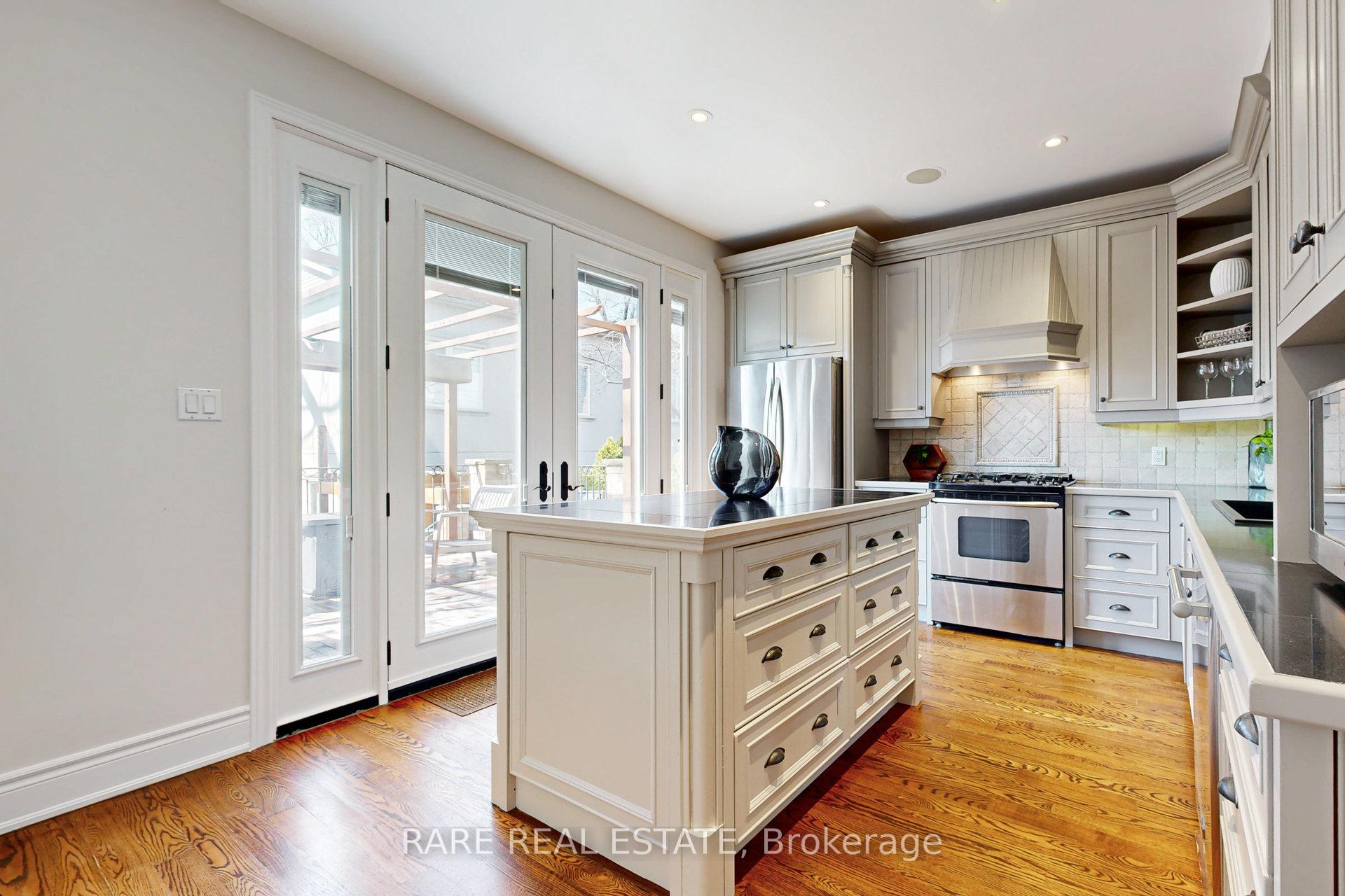 Photo 5 of 130 Edgewood Avenue, Toronto, Woodbine Corridor — HOMEH