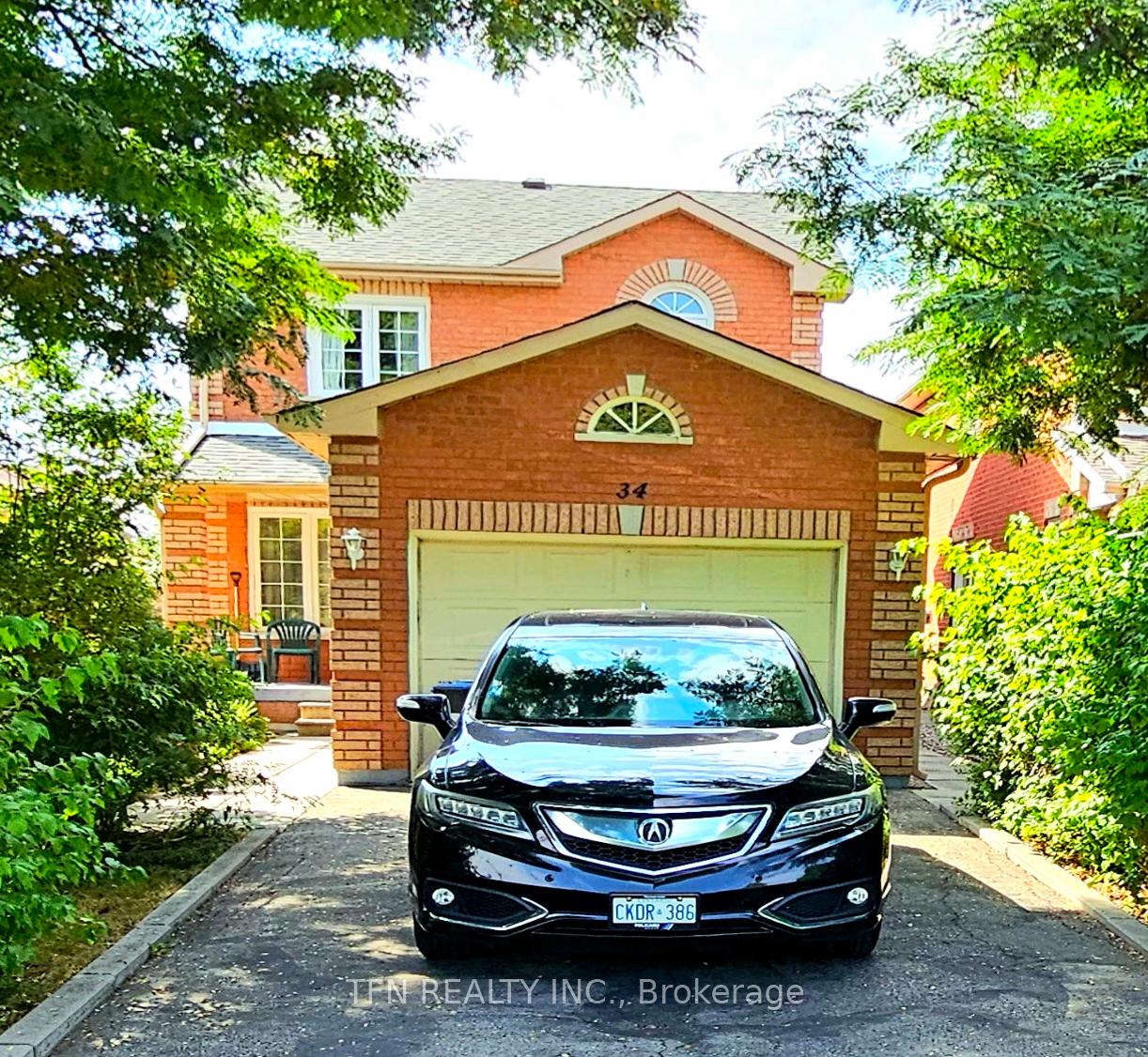 Front of 34 White Tail Crescent
