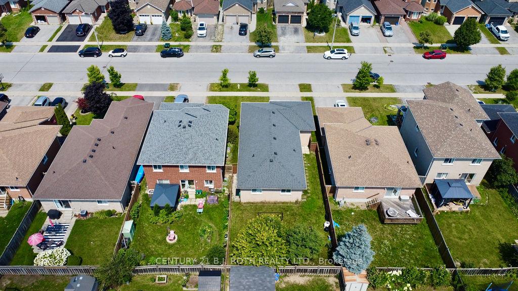 Photo 3 of 263 Dock Road, Barrie, Innis-Shore — HOMEH