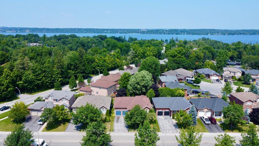 Photo 2 of 263 Dock Road, Barrie, Innis-Shore — HOMEH