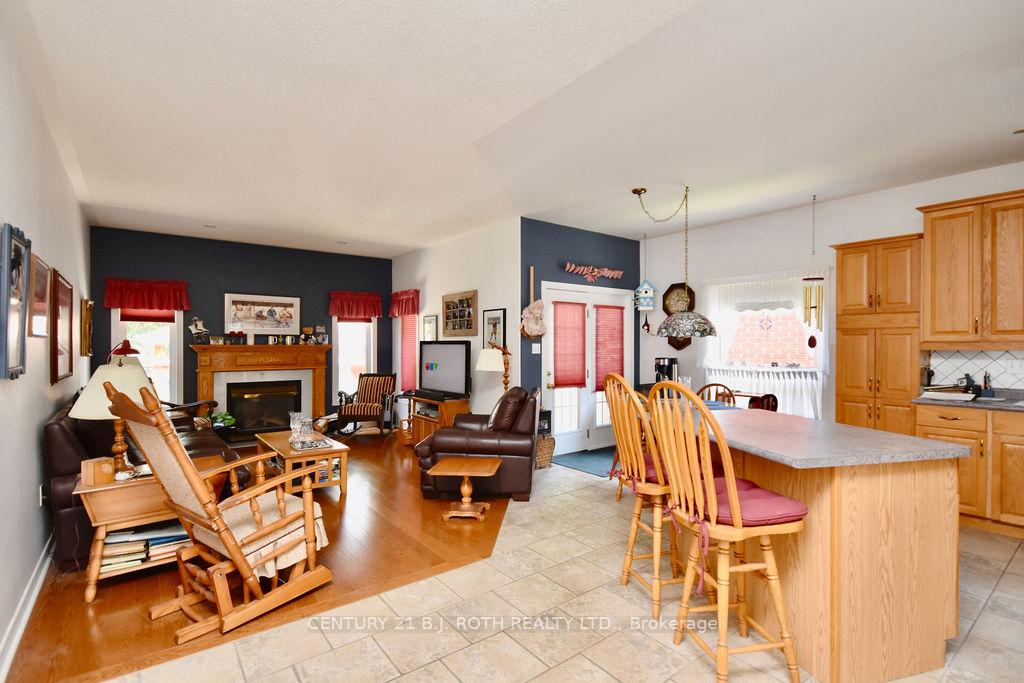 Photo 13 of 263 Dock Road, Barrie, Innis-Shore — HOMEH