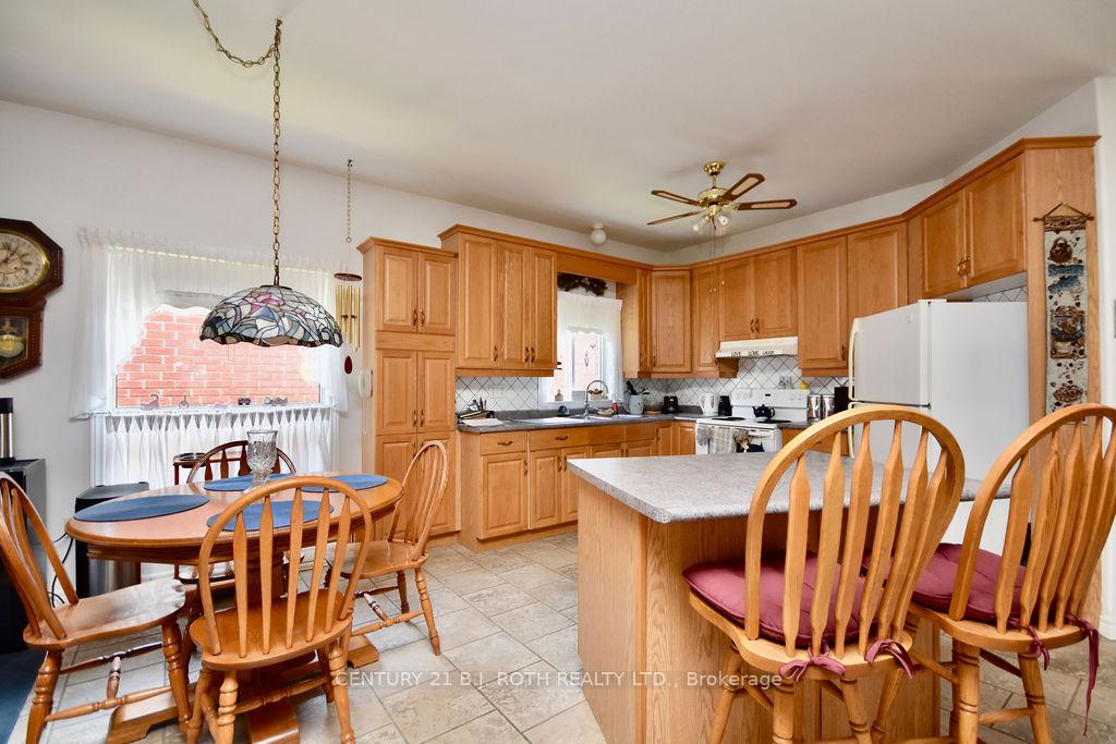 Photo 8 of 263 Dock Road, Barrie, Innis-Shore — HOMEH