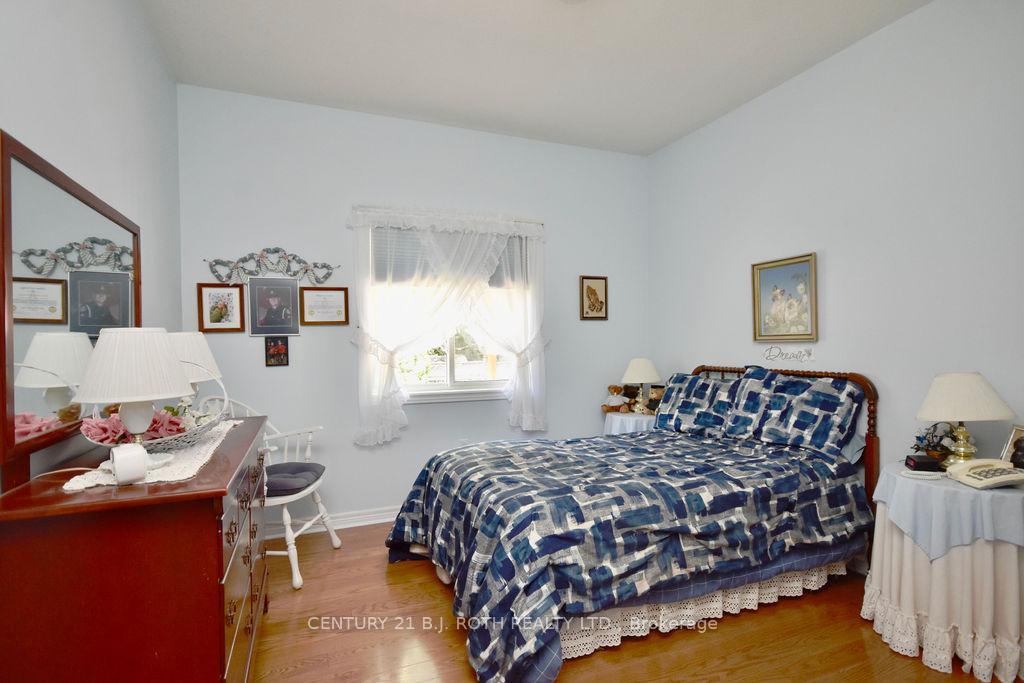 Photo 9 of 263 Dock Road, Barrie, Innis-Shore — HOMEH
