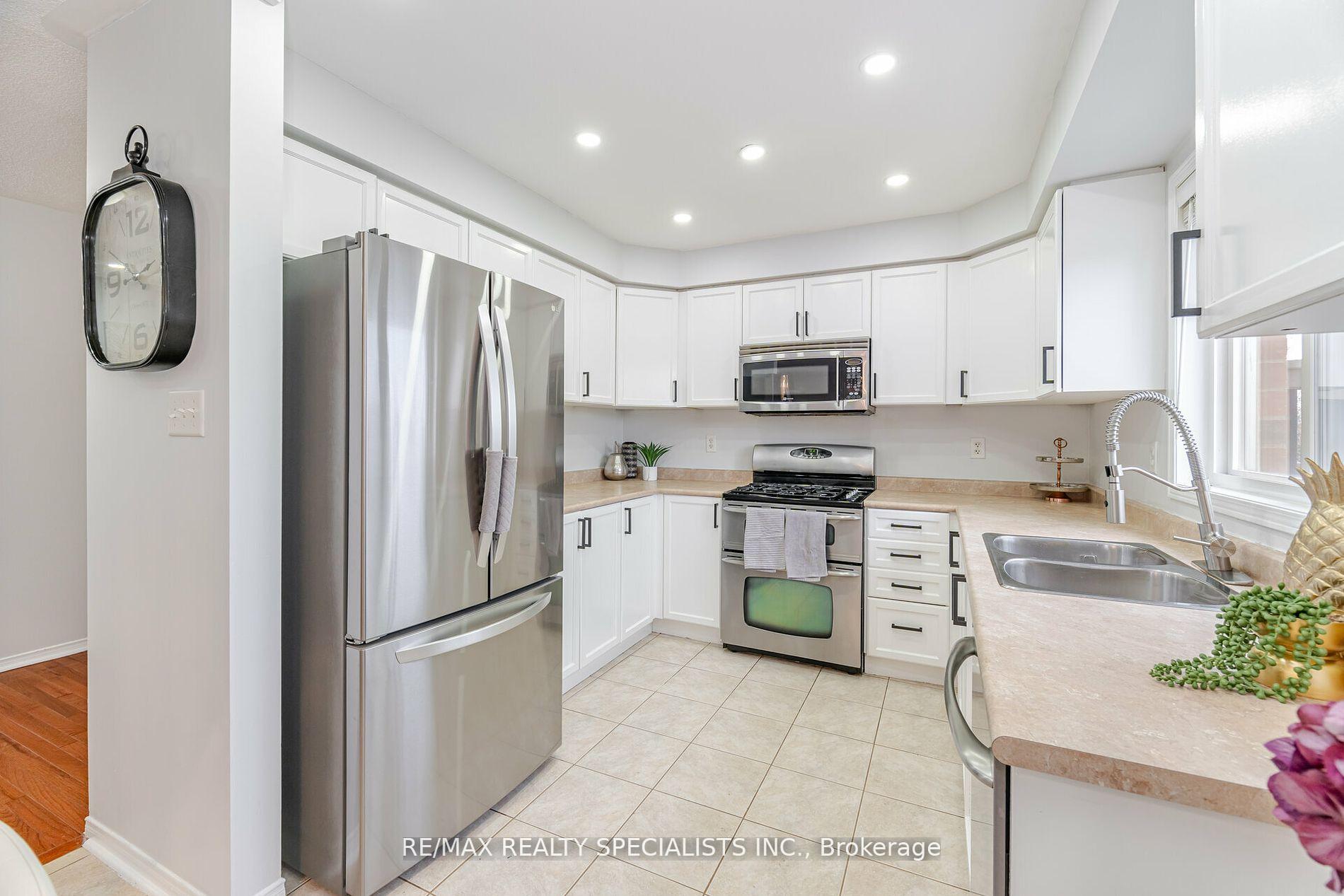 Photo 16 of 59 Decourcy-Ireland Circle, Ajax, Northeast Ajax — HOMEH