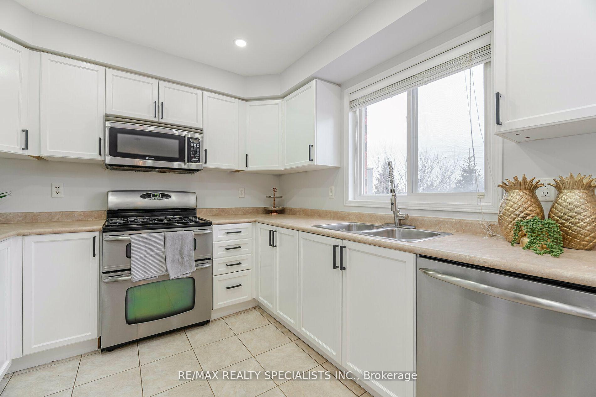 Photo 2 of 59 Decourcy-Ireland Circle, Ajax, Northeast Ajax — HOMEH