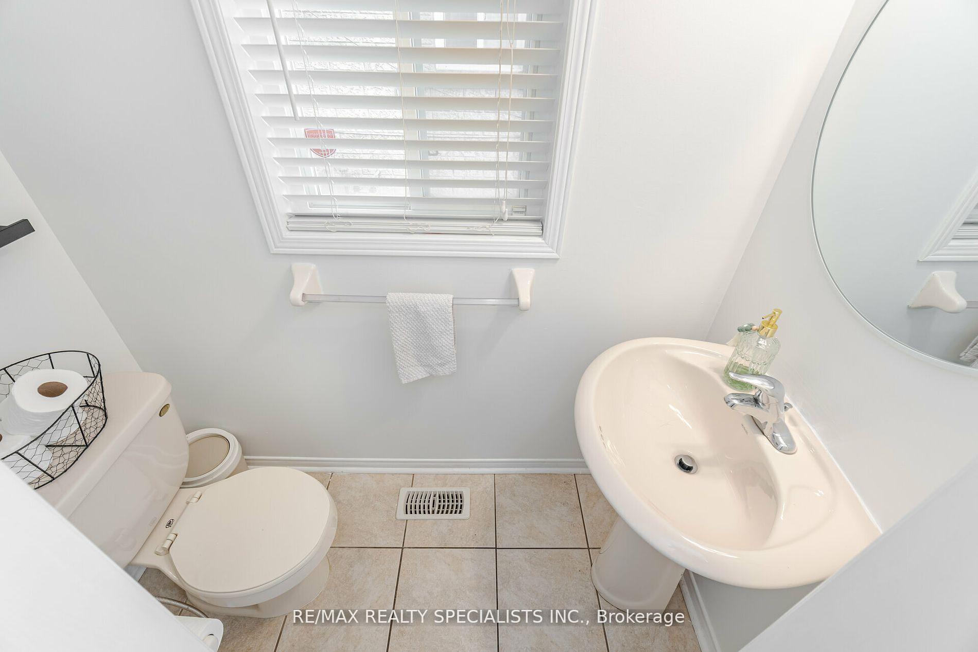 Photo 3 of 59 Decourcy-Ireland Circle, Ajax, Northeast Ajax — HOMEH