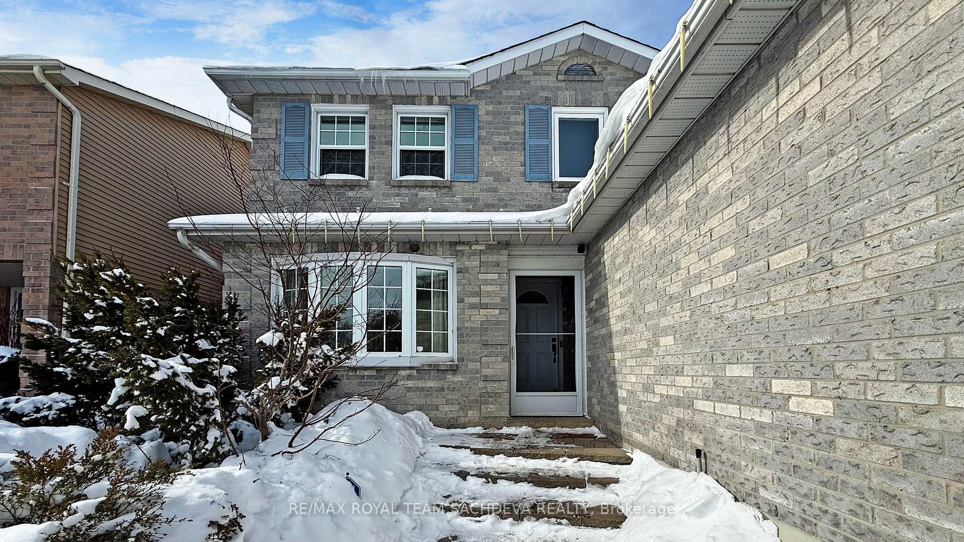 Photo 9 of 16 Wicks Drive, Ajax, Central — HOMEH