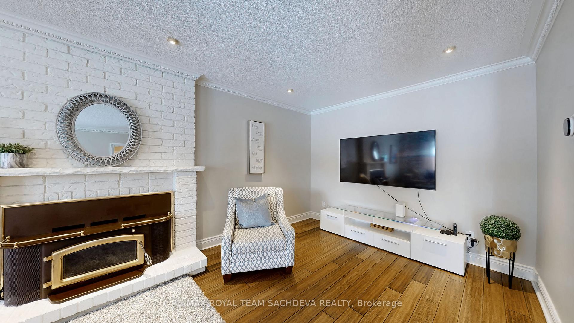 Photo 11 of 16 Wicks Drive, Ajax, Central — HOMEH