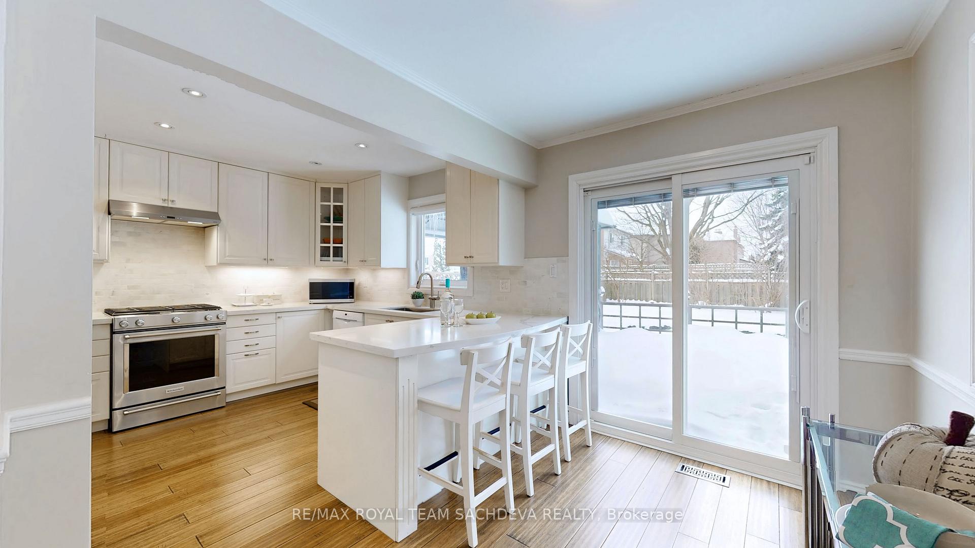 Photo 8 of 16 Wicks Drive, Ajax, Central — HOMEH
