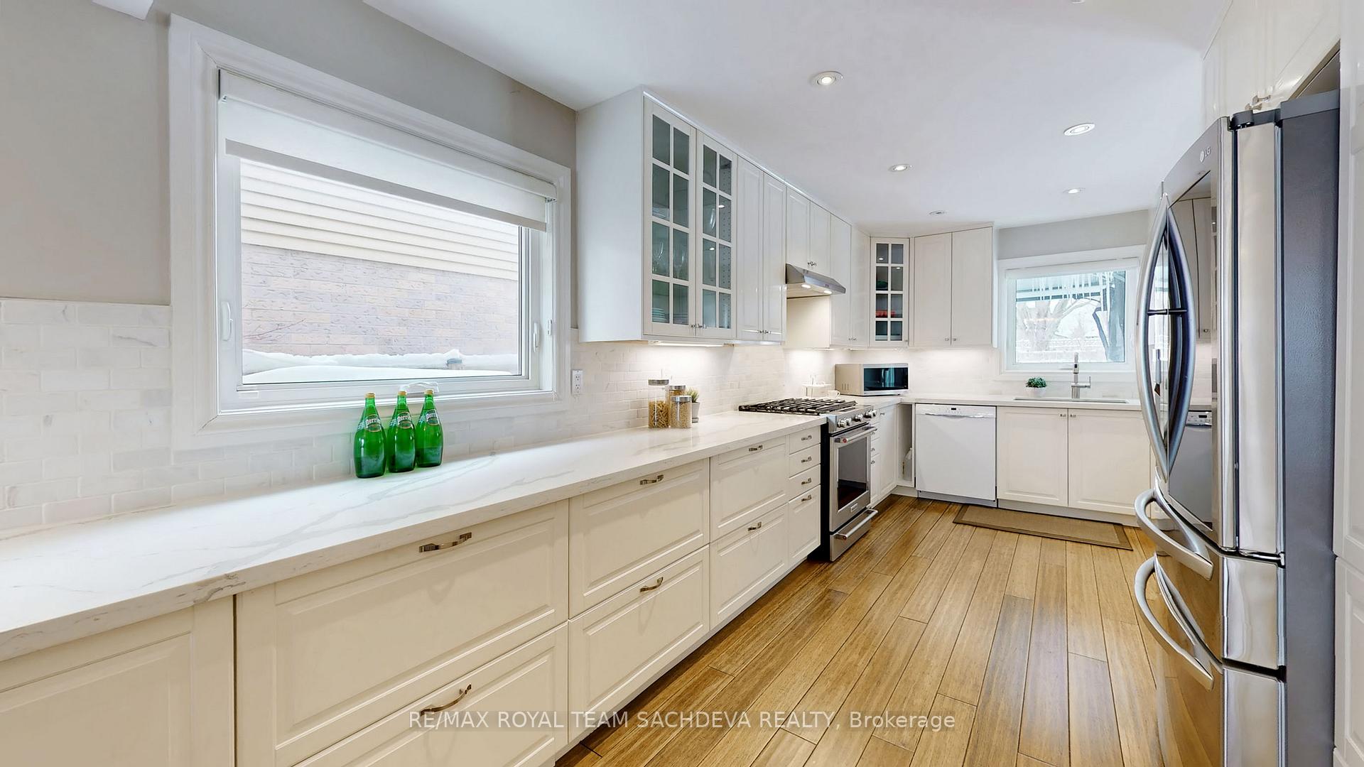 Photo 10 of 16 Wicks Drive, Ajax, Central — HOMEH