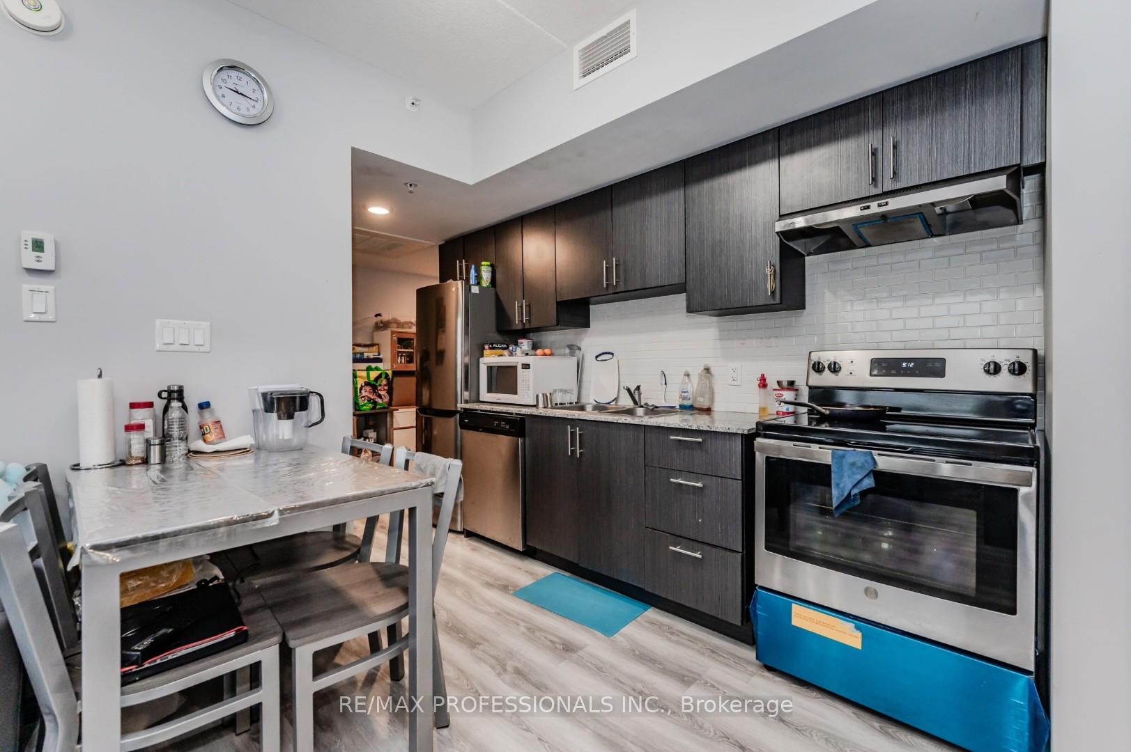 Photo 4 of Unit B616, 275 Larch Street, Waterloo, Lakeshore Village — HOMEH