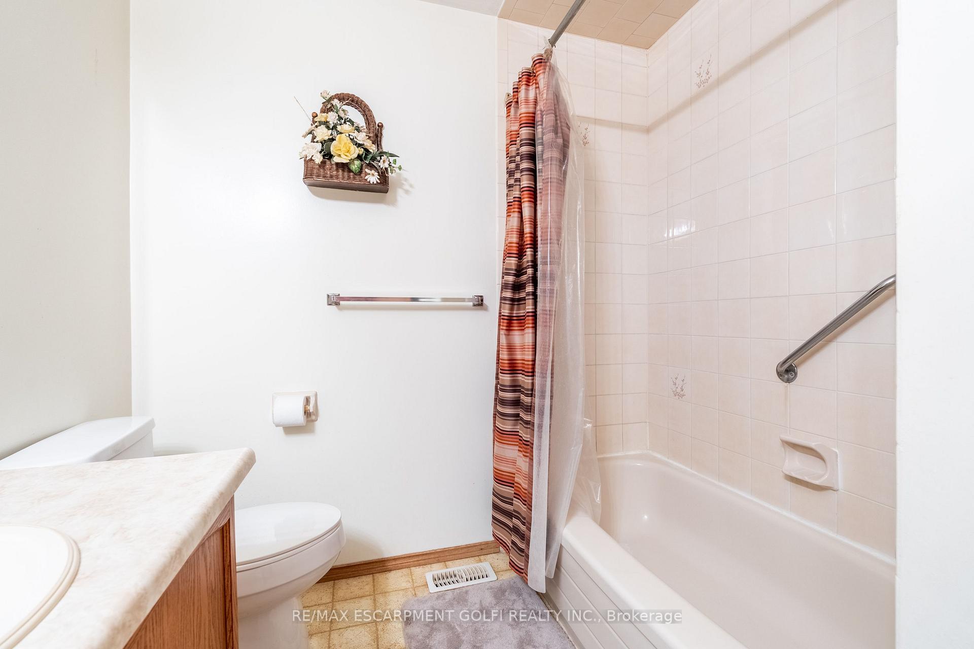 Photo 26 of 46 Mark Place, Hamilton, Rushdale — HOMEH