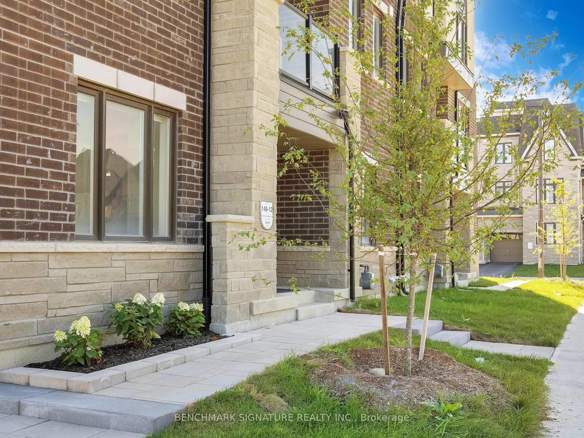 Photo 4 of 106 William Shearn Crescent, Markham, Angus Glen — HOMEH