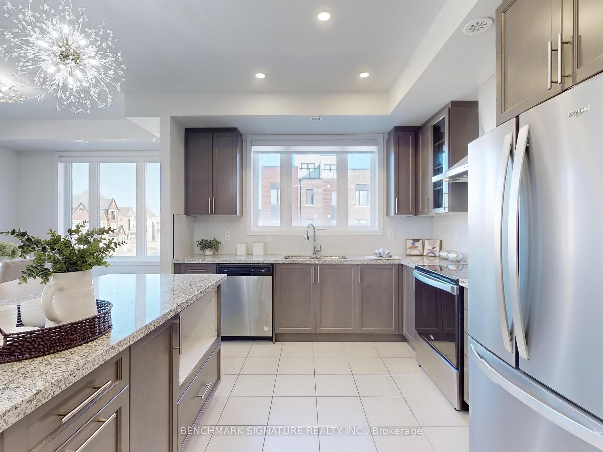 Photo 5 of 106 William Shearn Crescent, Markham, Angus Glen — HOMEH