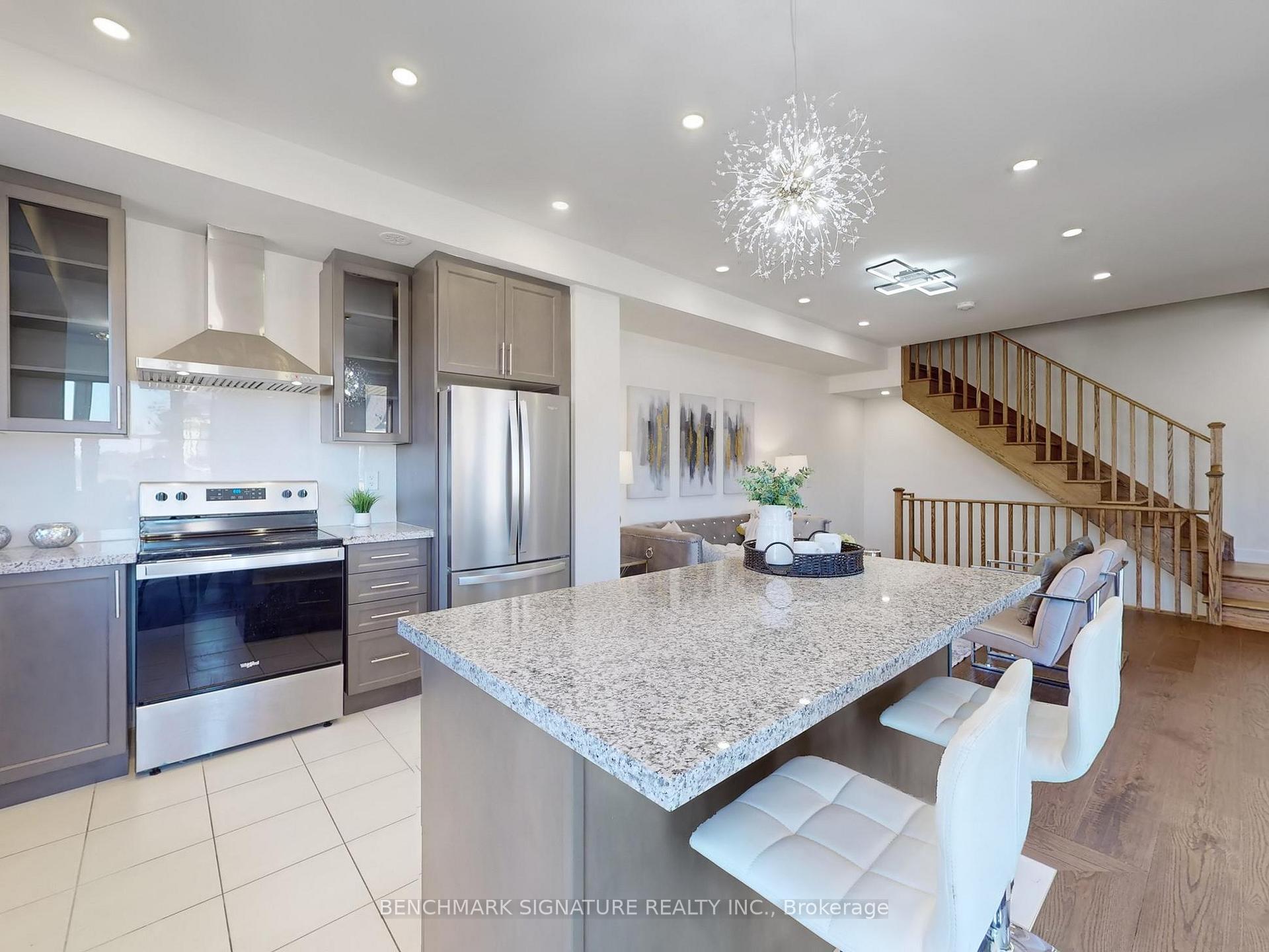 Photo 11 of 106 William Shearn Crescent, Markham, Angus Glen — HOMEH