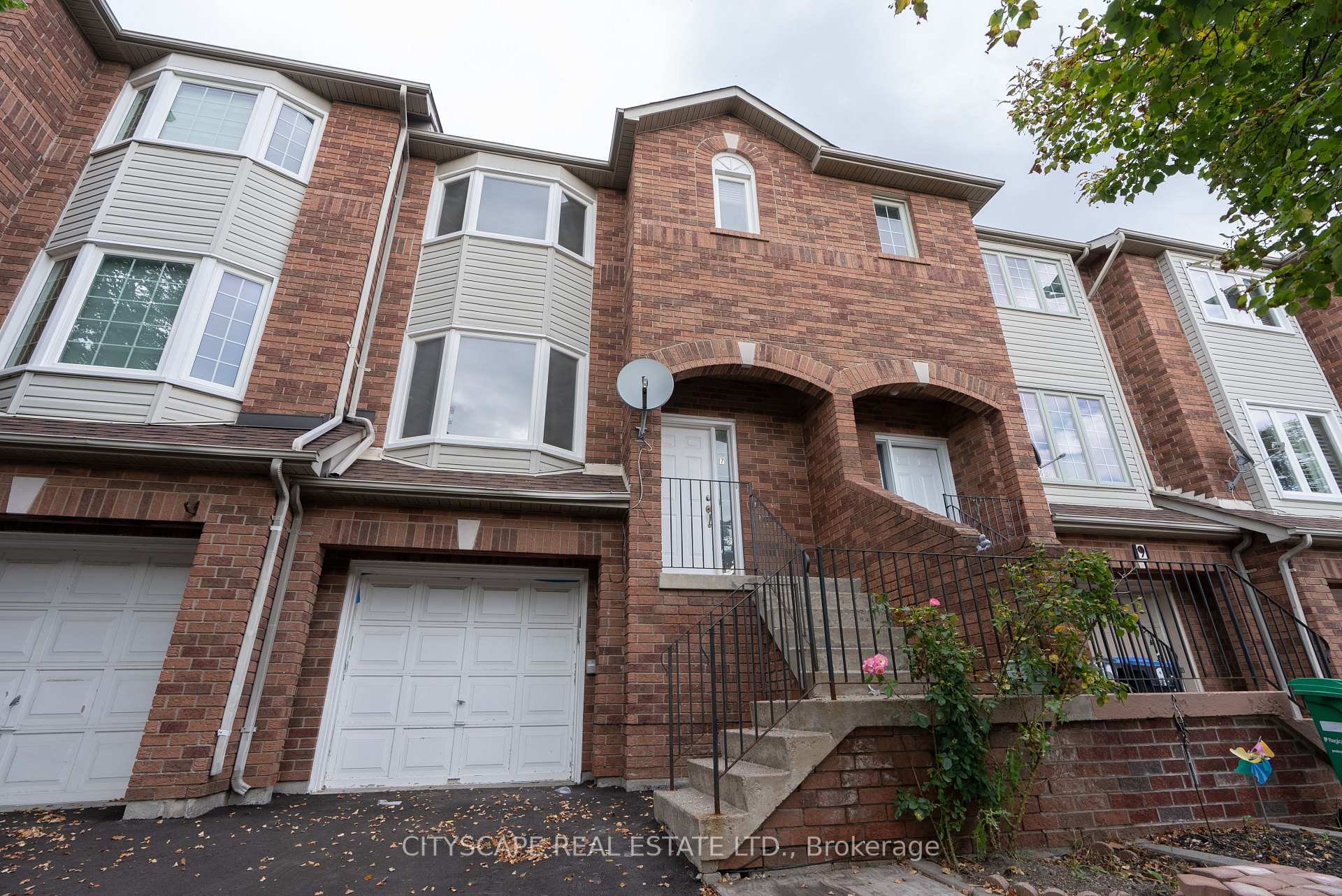 Photo 1 of 7 Dino Court, Brampton, Fletcher's Creek South — HOMEH
