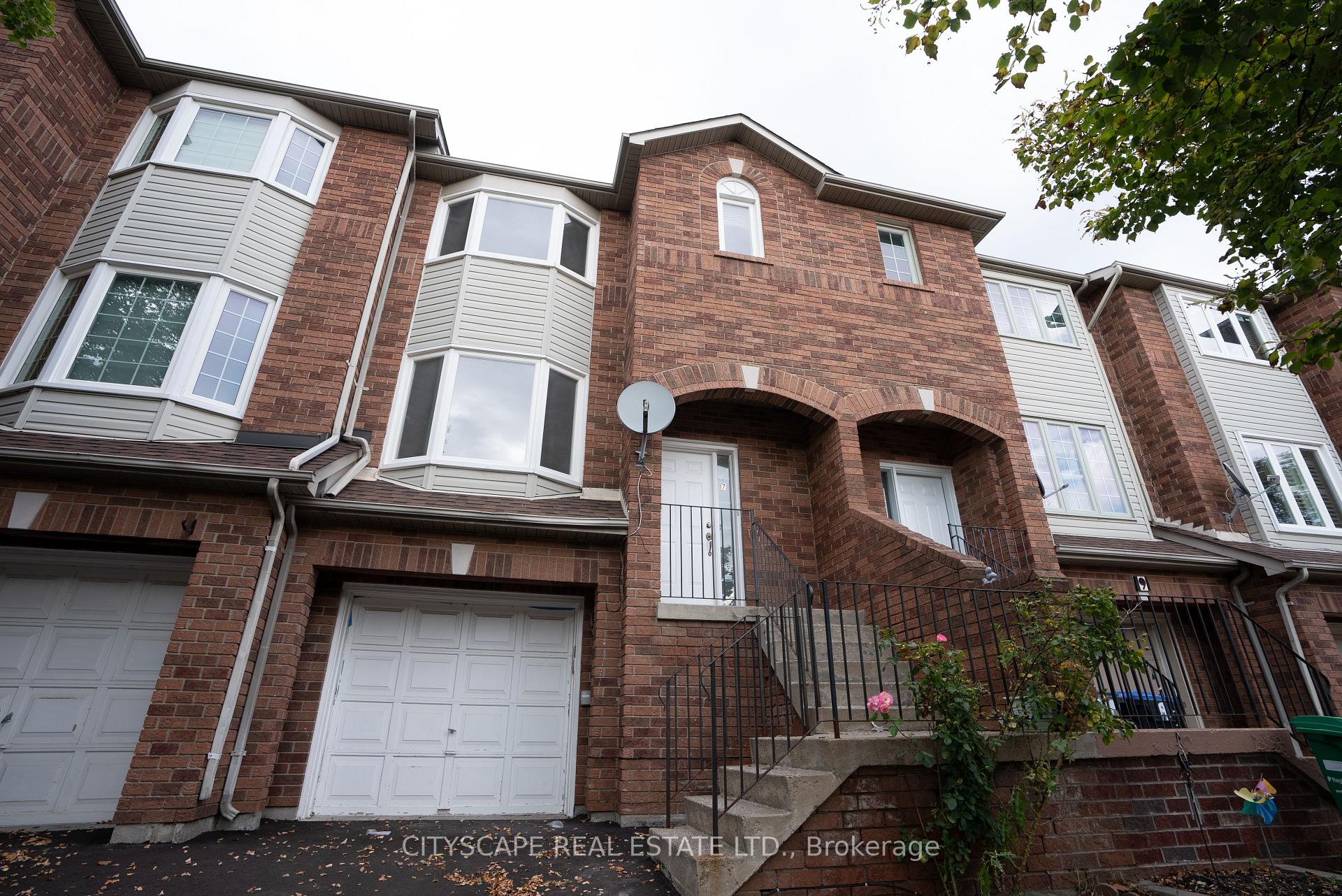 Photo 11 of 7 Dino Court, Brampton, Fletcher's Creek South — HOMEH
