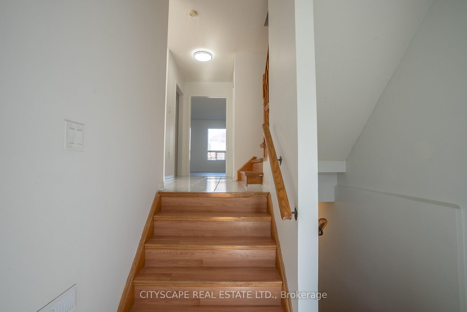 Photo 2 of 7 Dino Court, Brampton, Fletcher's Creek South — HOMEH