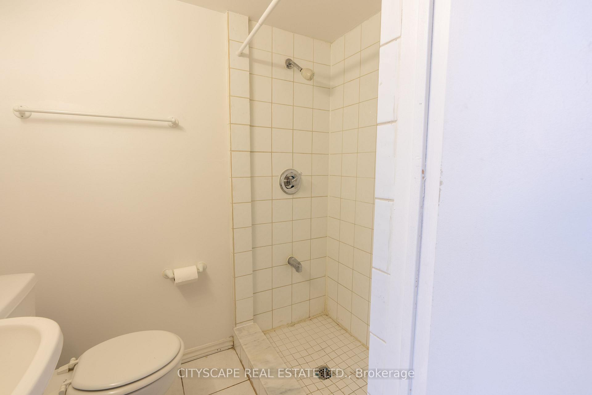 Photo 38 of 7 Dino Court, Brampton, Fletcher's Creek South — HOMEH