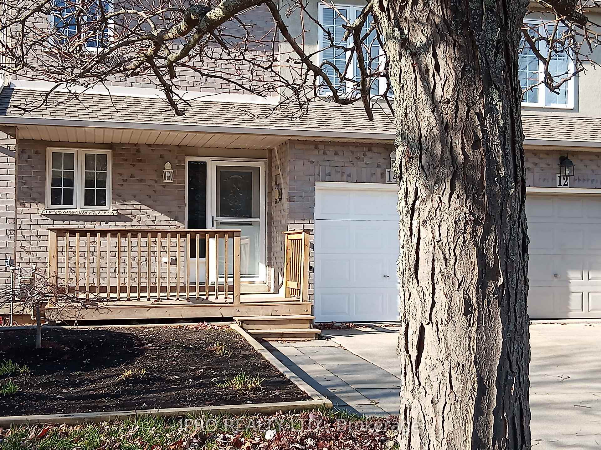 Photo 2 of 14 Archer Way, Hamilton, Rural Glanbrook — HOMEH