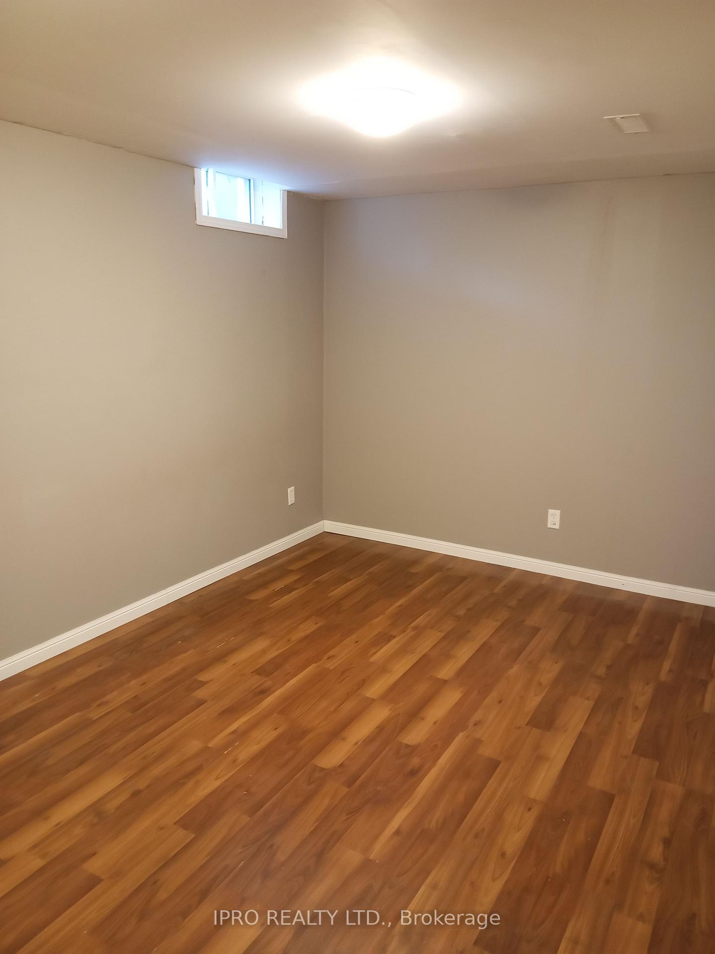 Photo 13 of 14 Archer Way, Hamilton, Rural Glanbrook — HOMEH