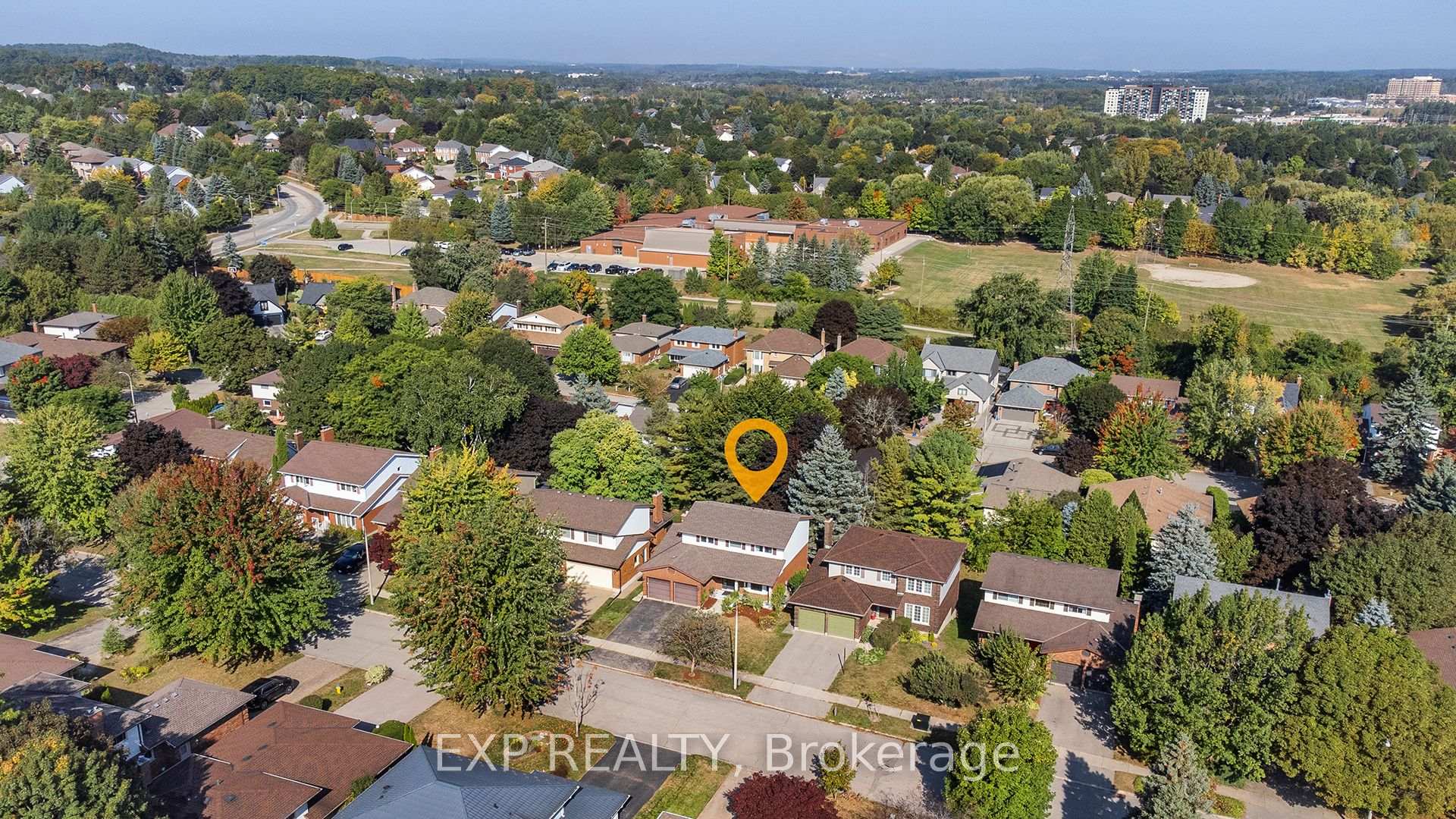 Photo 9 of 173 Woodbend Crescent, Waterloo, Beechwood West — HOMEH