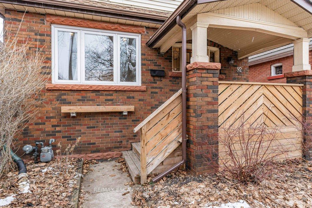 Photo 3 of 92 Graham Avenue S, Hamilton, Delta — HOMEH