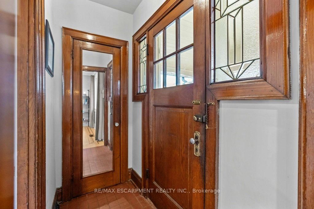 Photo 7 of 92 Graham Avenue S, Hamilton, Delta — HOMEH