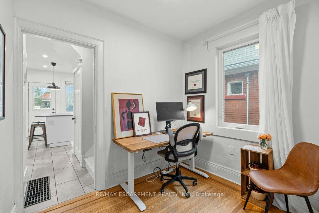 Photo 4 of 92 Graham Avenue S, Hamilton, Delta — HOMEH