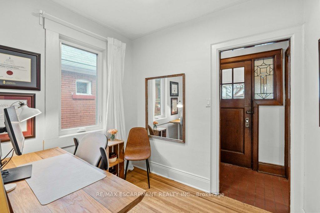Photo 6 of 92 Graham Avenue S, Hamilton, Delta — HOMEH