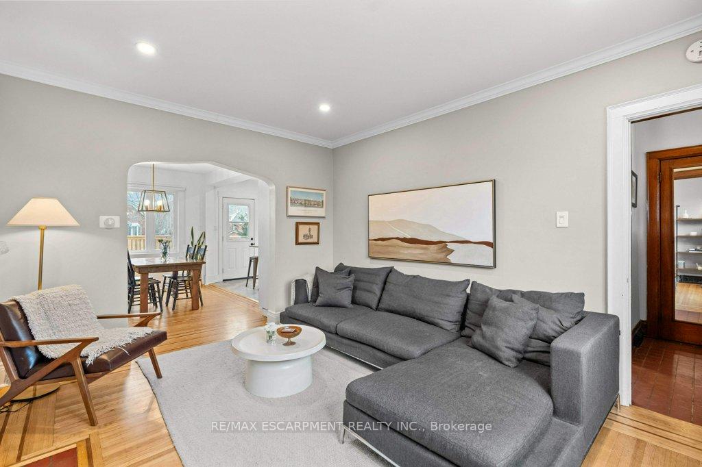 Photo 12 of 92 Graham Avenue S, Hamilton, Delta — HOMEH