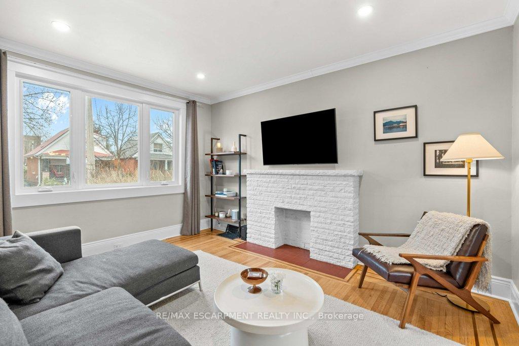 Photo 10 of 92 Graham Avenue S, Hamilton, Delta — HOMEH