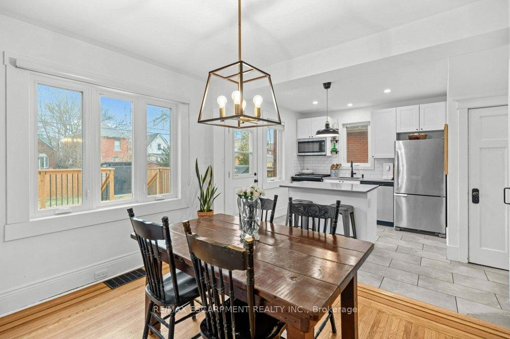 Photo 14 of 92 Graham Avenue S, Hamilton, Delta — HOMEH