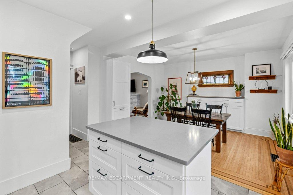 Photo 9 of 92 Graham Avenue S, Hamilton, Delta — HOMEH