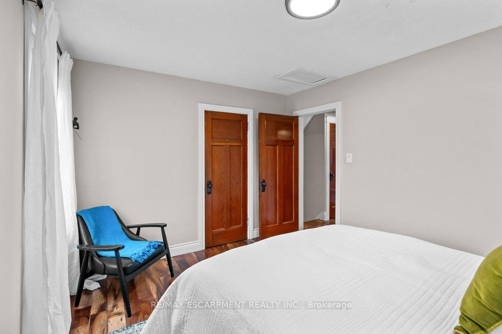 Photo 15 of 92 Graham Avenue S, Hamilton, Delta — HOMEH