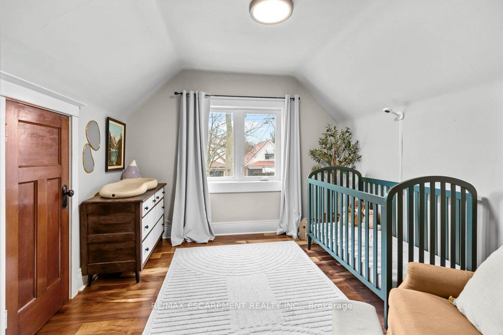Photo 20 of 92 Graham Avenue S, Hamilton, Delta — HOMEH