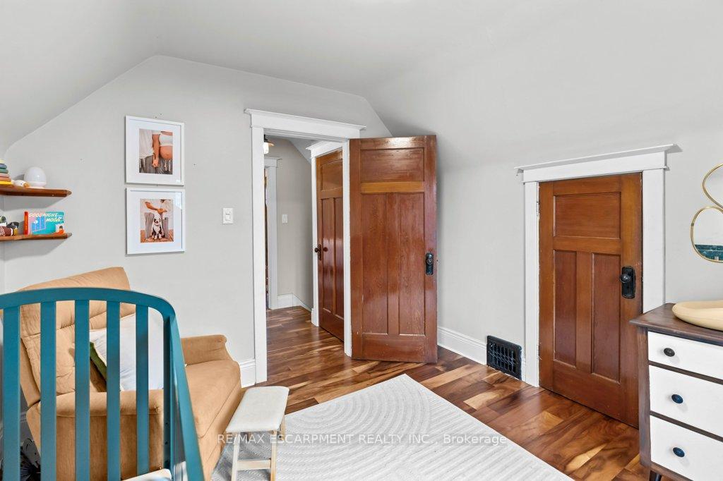 Photo 22 of 92 Graham Avenue S, Hamilton, Delta — HOMEH
