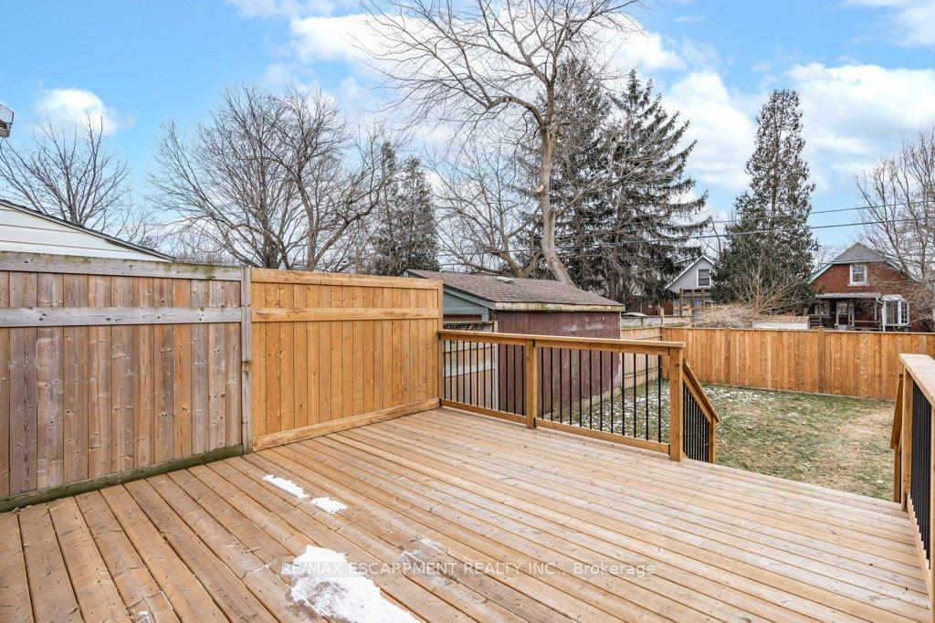 Photo 23 of 92 Graham Avenue S, Hamilton, Delta — HOMEH