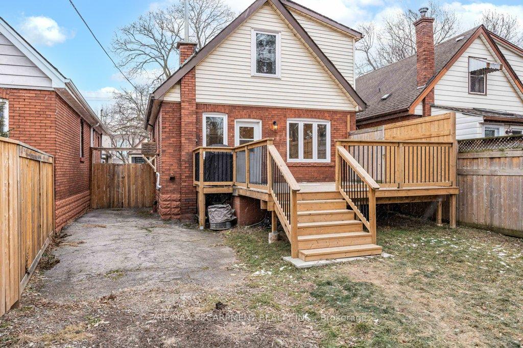 Photo 34 of 92 Graham Avenue S, Hamilton, Delta — HOMEH