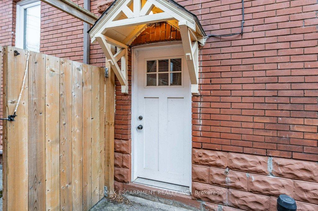Photo 32 of 92 Graham Avenue S, Hamilton, Delta — HOMEH