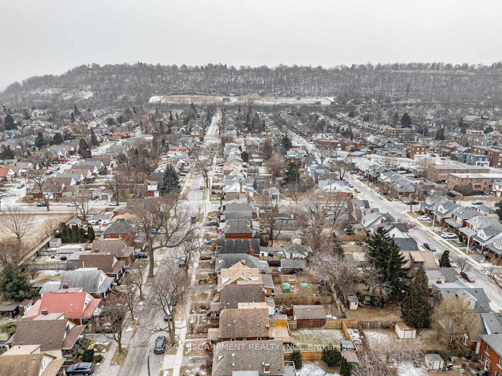 Photo 31 of 92 Graham Avenue S, Hamilton, Delta — HOMEH