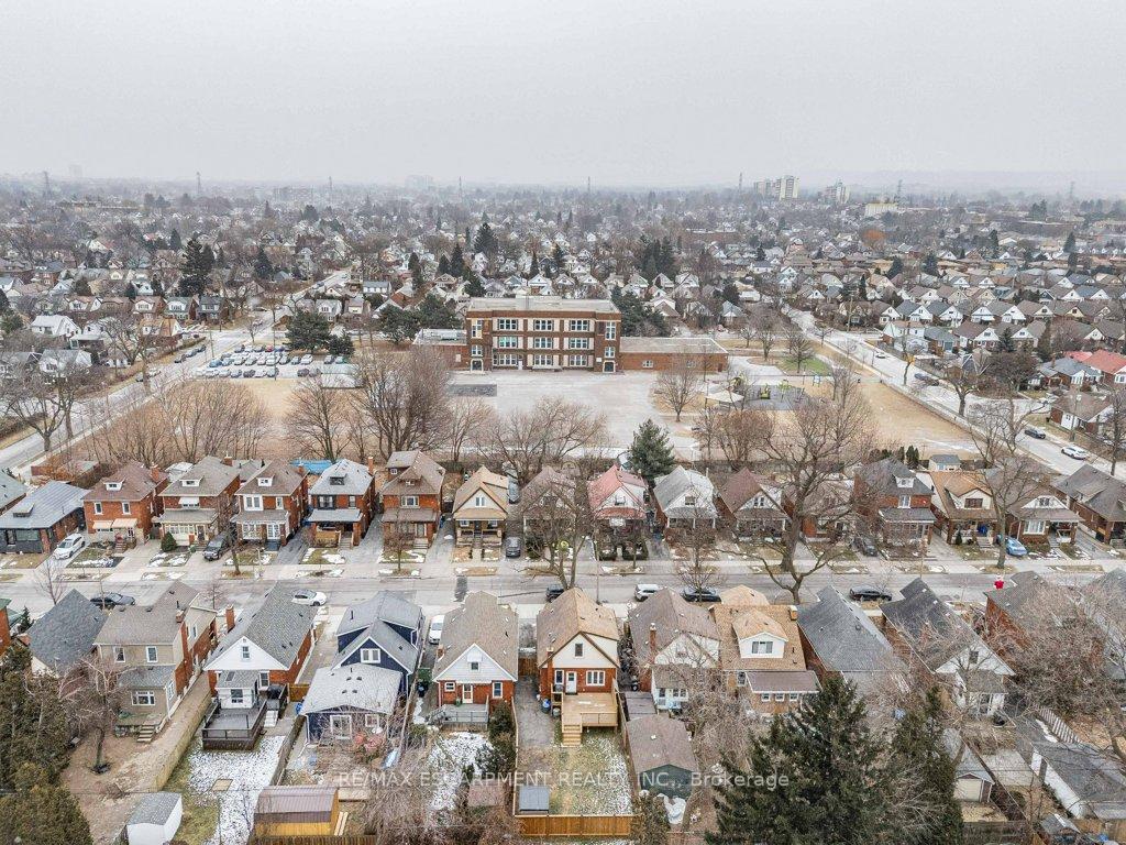 Photo 44 of 92 Graham Avenue S, Hamilton, Delta — HOMEH