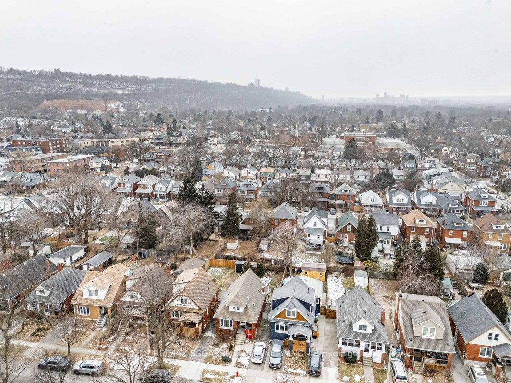 Photo 37 of 92 Graham Avenue S, Hamilton, Delta — HOMEH