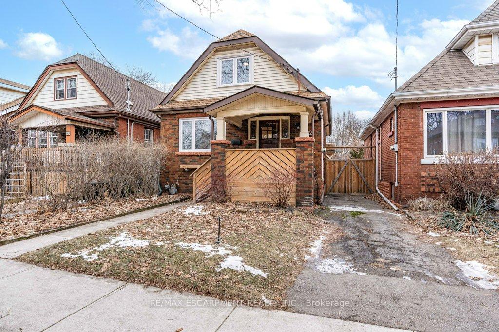 Photo 43 of 92 Graham Avenue S, Hamilton, Delta — HOMEH