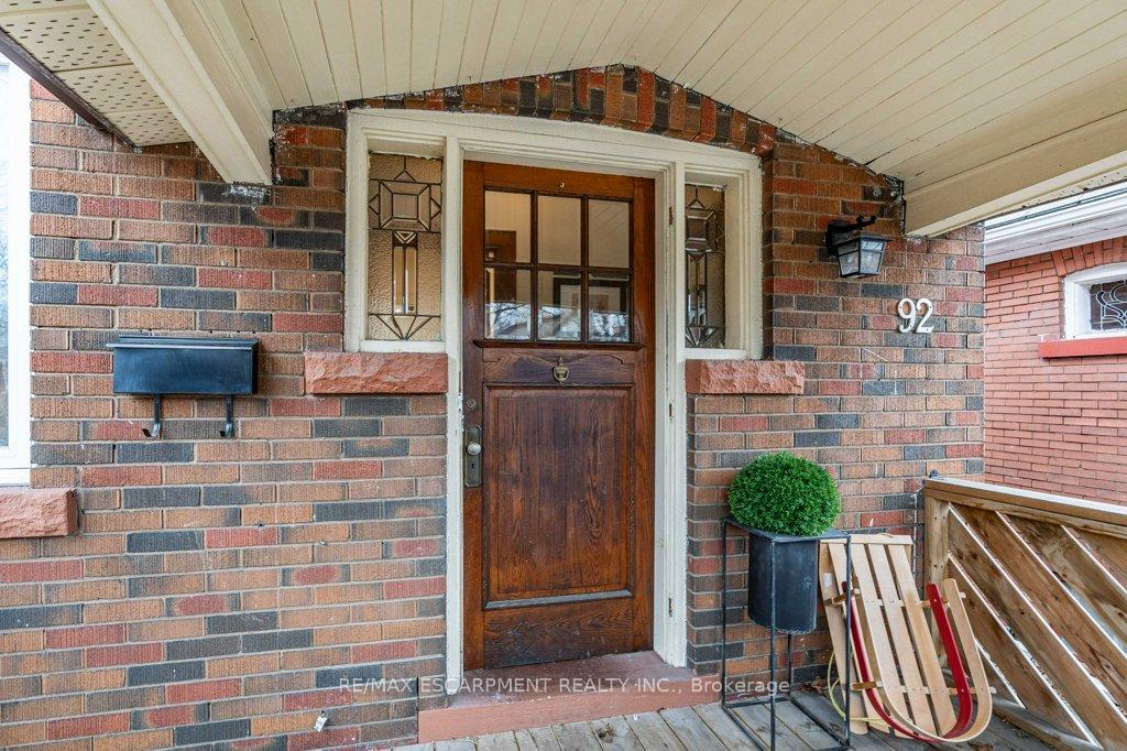 Photo 35 of 92 Graham Avenue S, Hamilton, Delta — HOMEH