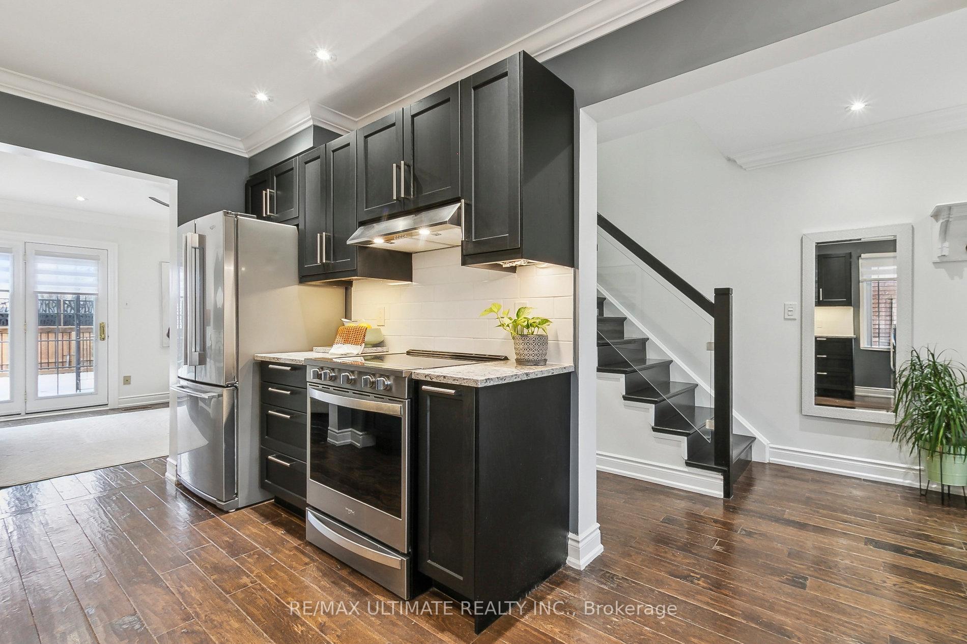 Photo 2 of 11 Wrenn Boulevard, Clarington, Bowmanville — HOMEH